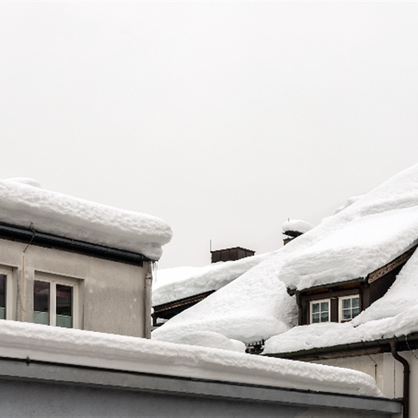 How Snow and Ice Impact Roof Lifespan in Minnesota Winters